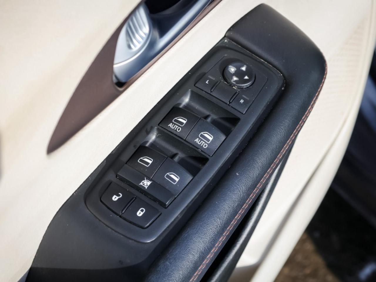 2018 Chrysler Pacifica Touring-L  - Leather Seats Photo