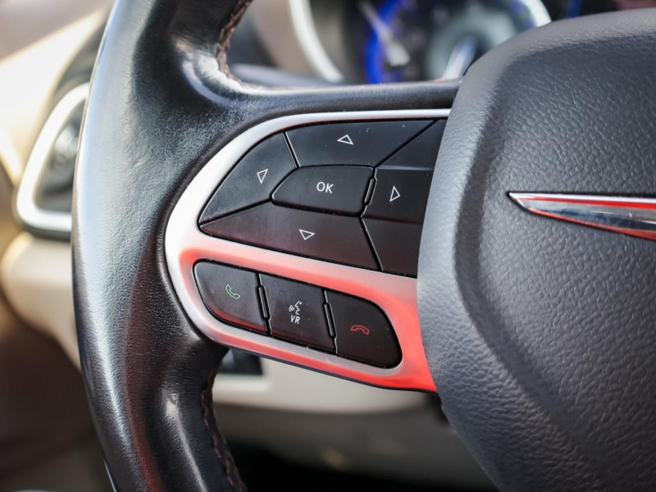 2018 Chrysler Pacifica Touring-L  - Leather Seats Photo