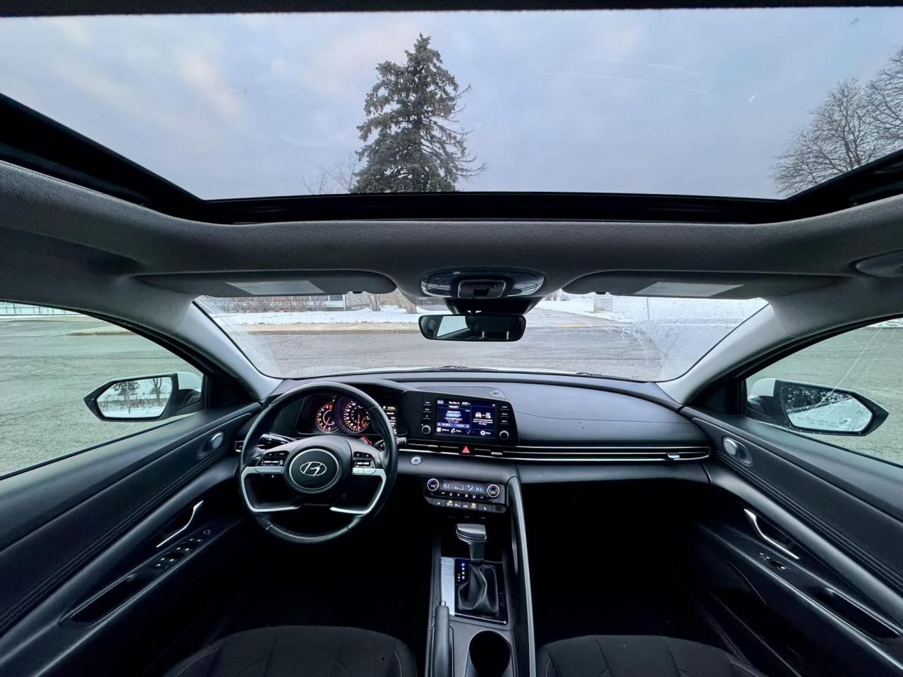 2021 Hyundai Elantra Preferred Sun & Tech pkg Photo