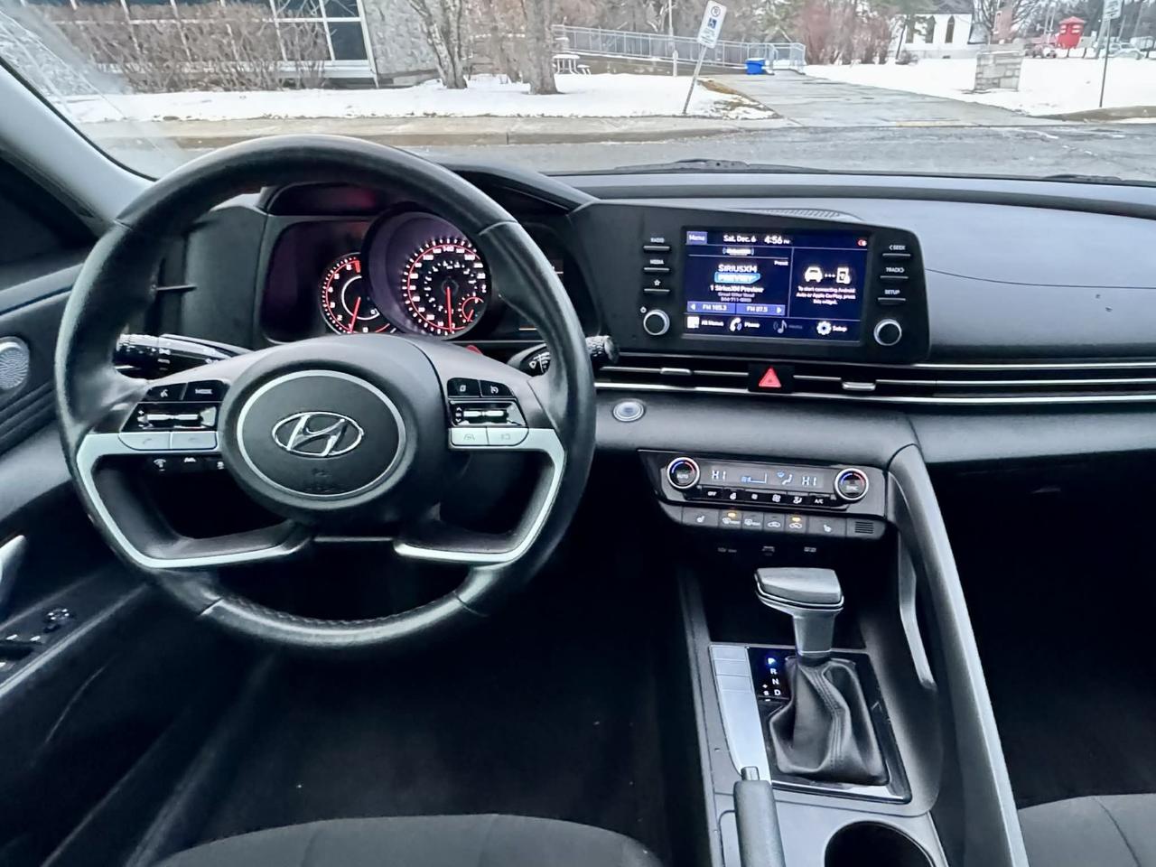 2021 Hyundai Elantra Preferred Sun & Tech pkg Photo
