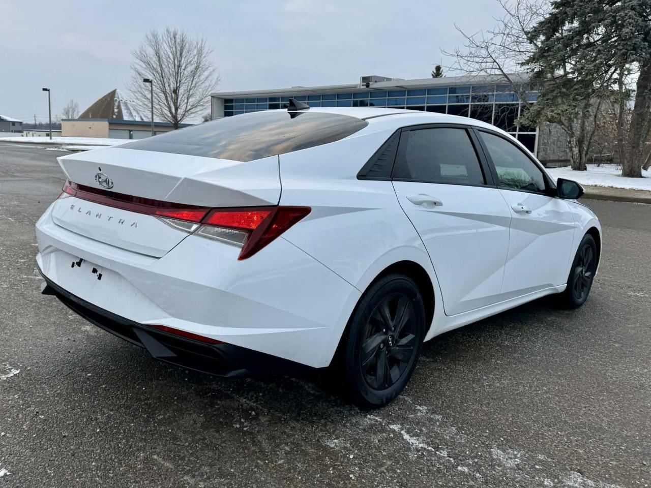 2021 Hyundai Elantra Preferred Sun & Tech pkg Photo