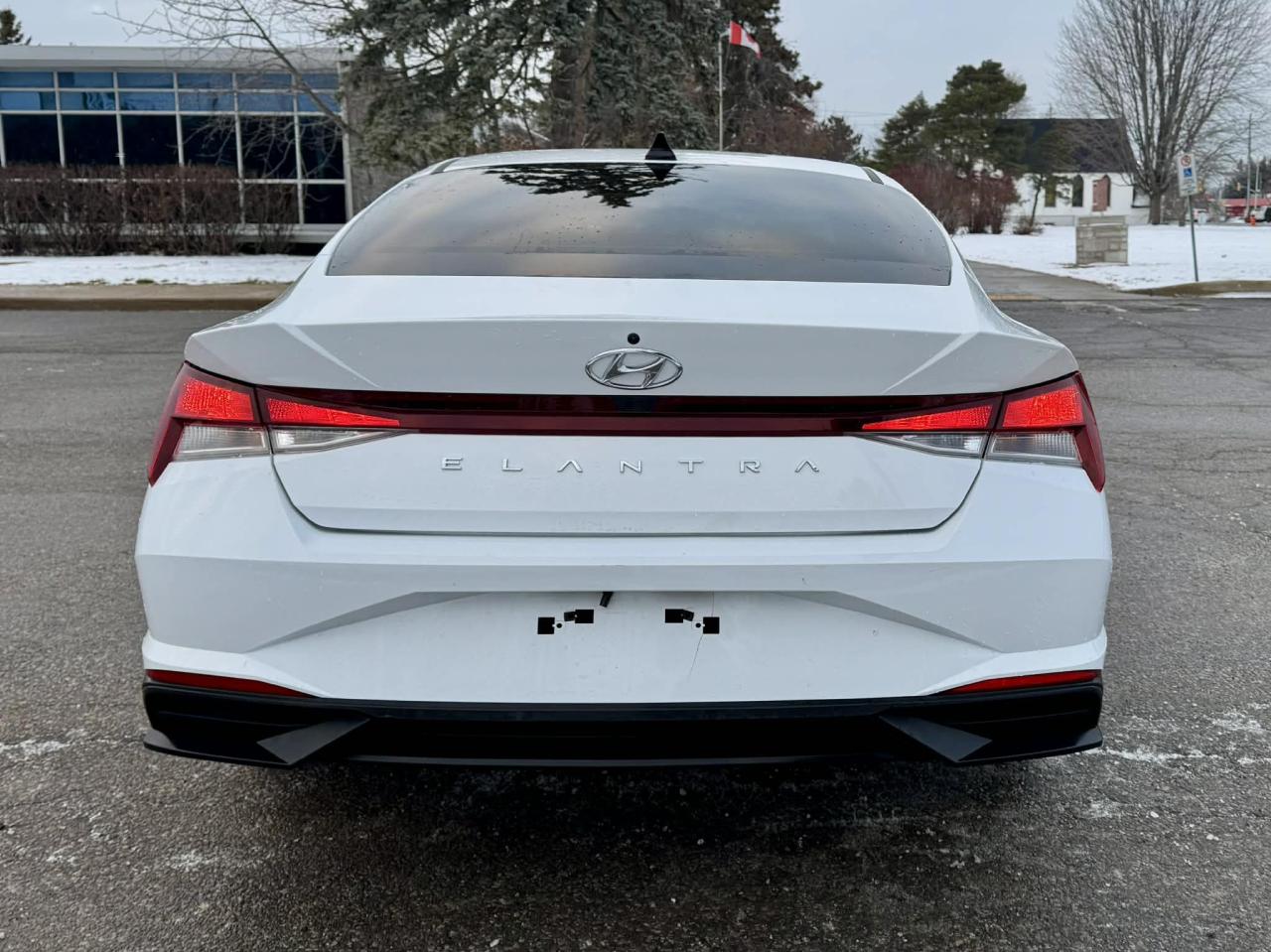 2021 Hyundai Elantra Preferred Sun & Tech pkg Photo4