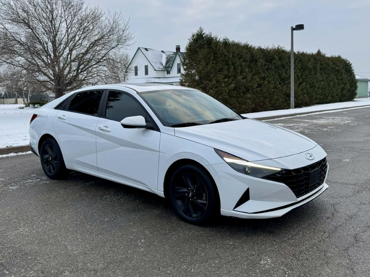 2021 Hyundai Elantra Preferred Sun & Tech pkg Photo