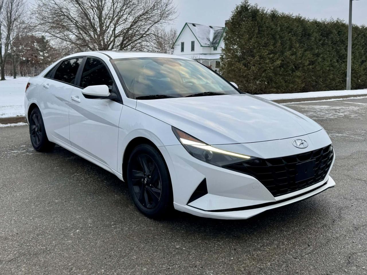 2021 Hyundai Elantra Preferred Sun & Tech pkg Photo