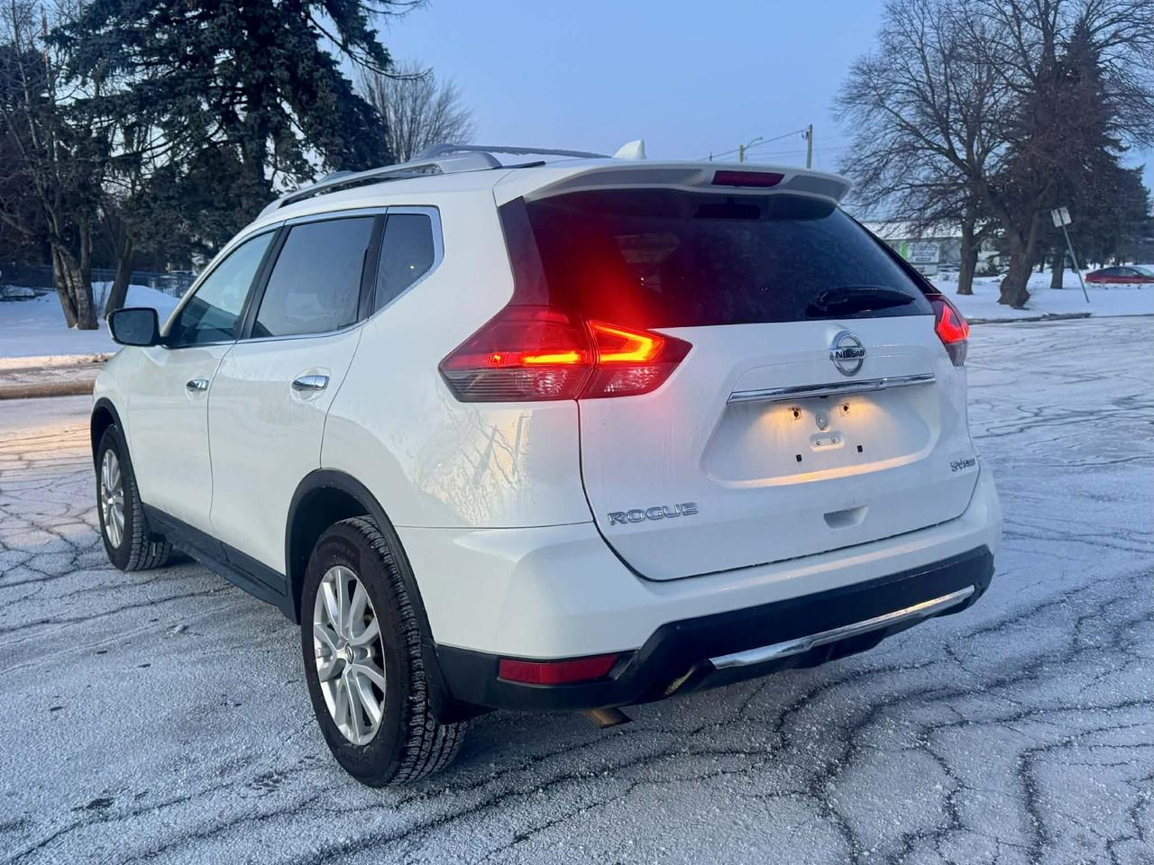 2017 Nissan Rogue AWD 4dr SV Photo
