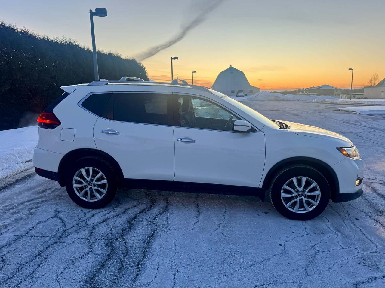 2017 Nissan Rogue AWD 4dr SV Photo3