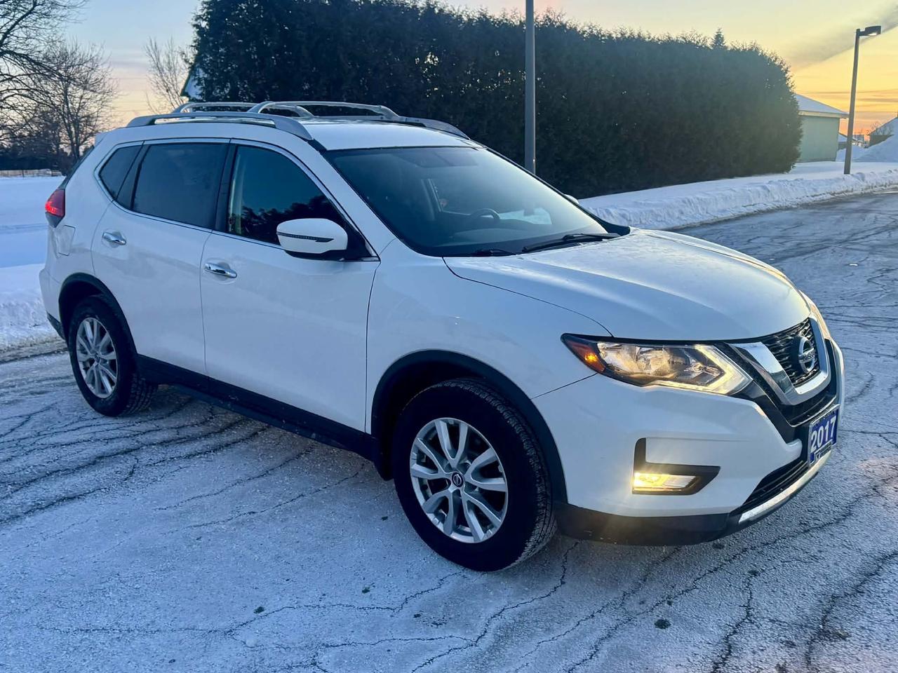 2017 Nissan Rogue AWD 4dr SV Photo