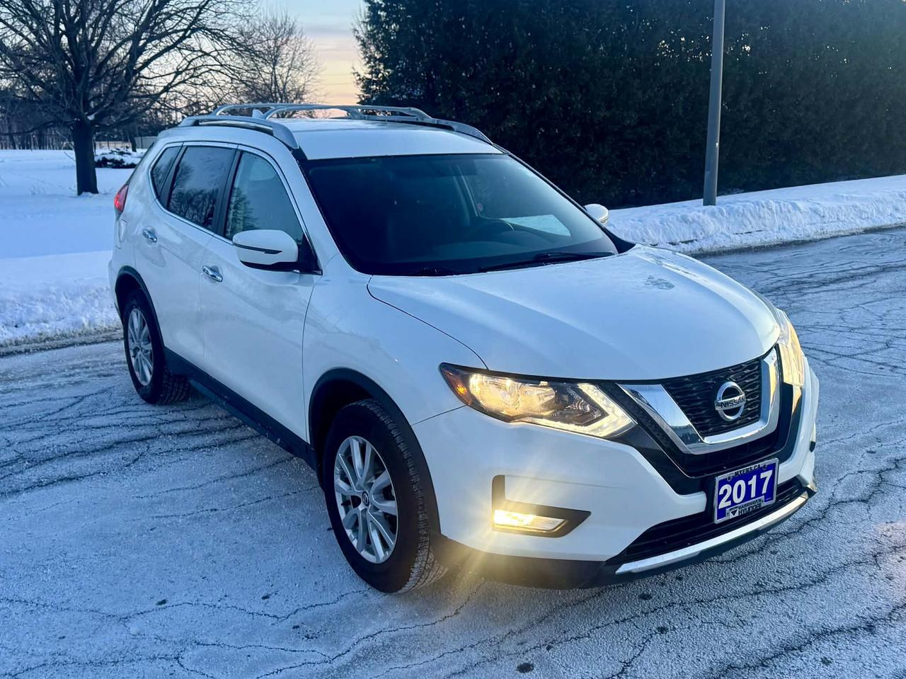 2017 Nissan Rogue AWD 4dr SV Photo