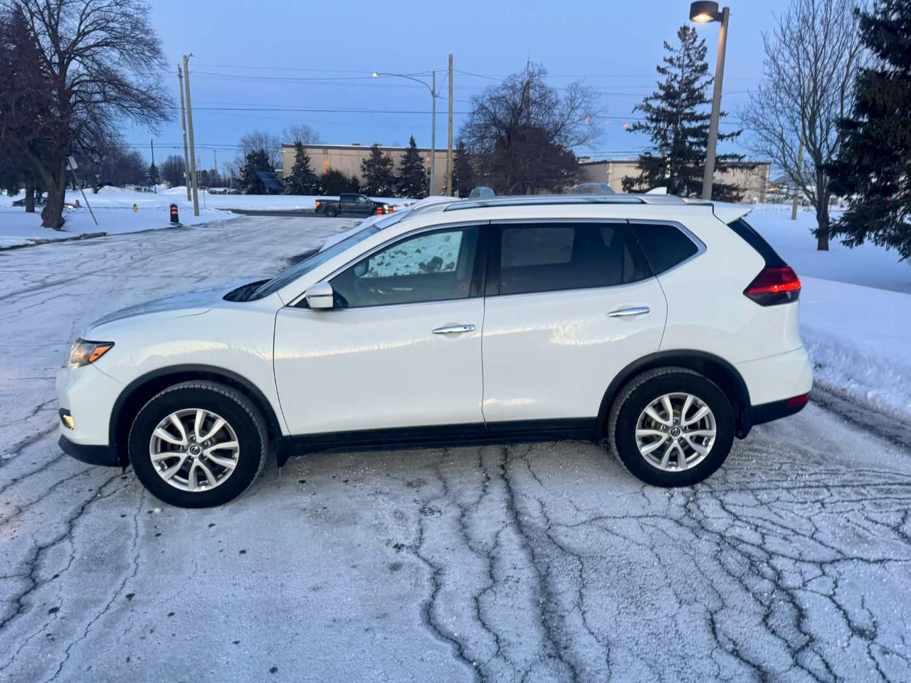 2017 Nissan Rogue AWD 4dr SV Photo