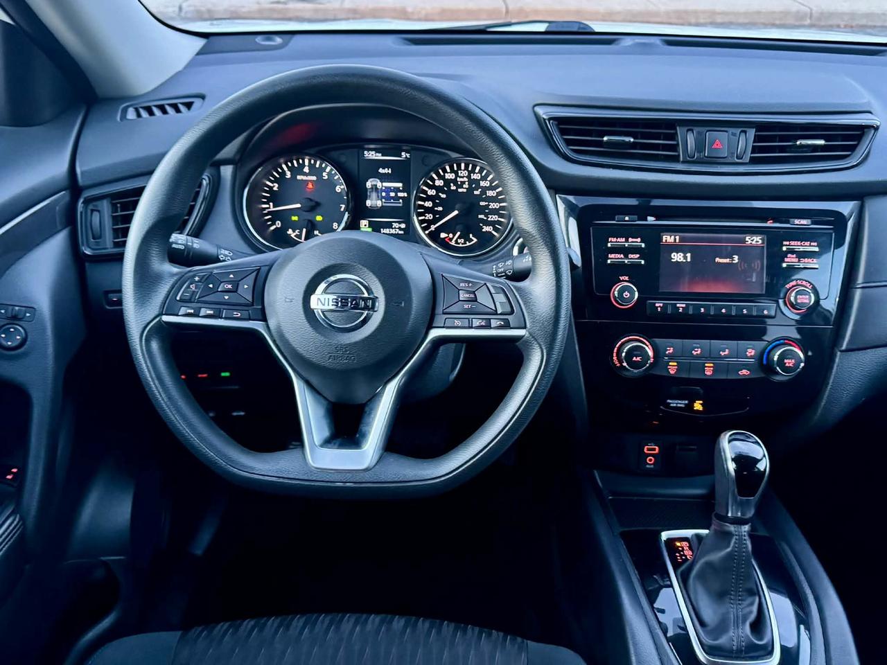 2017 Nissan Rogue AWD 4dr SV Photo