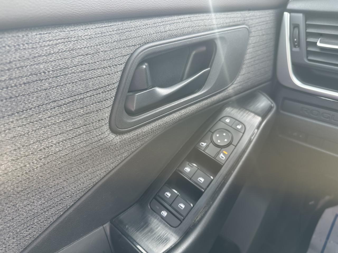 2023 Nissan Rogue S Photo