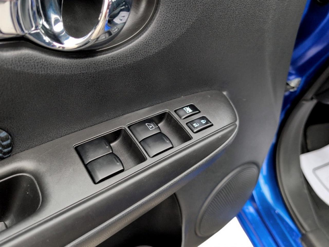 2015 Nissan Versa Note SV Photo