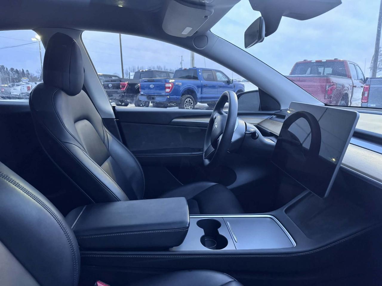 2022 Tesla Model Y PERFORMANCE Photo2