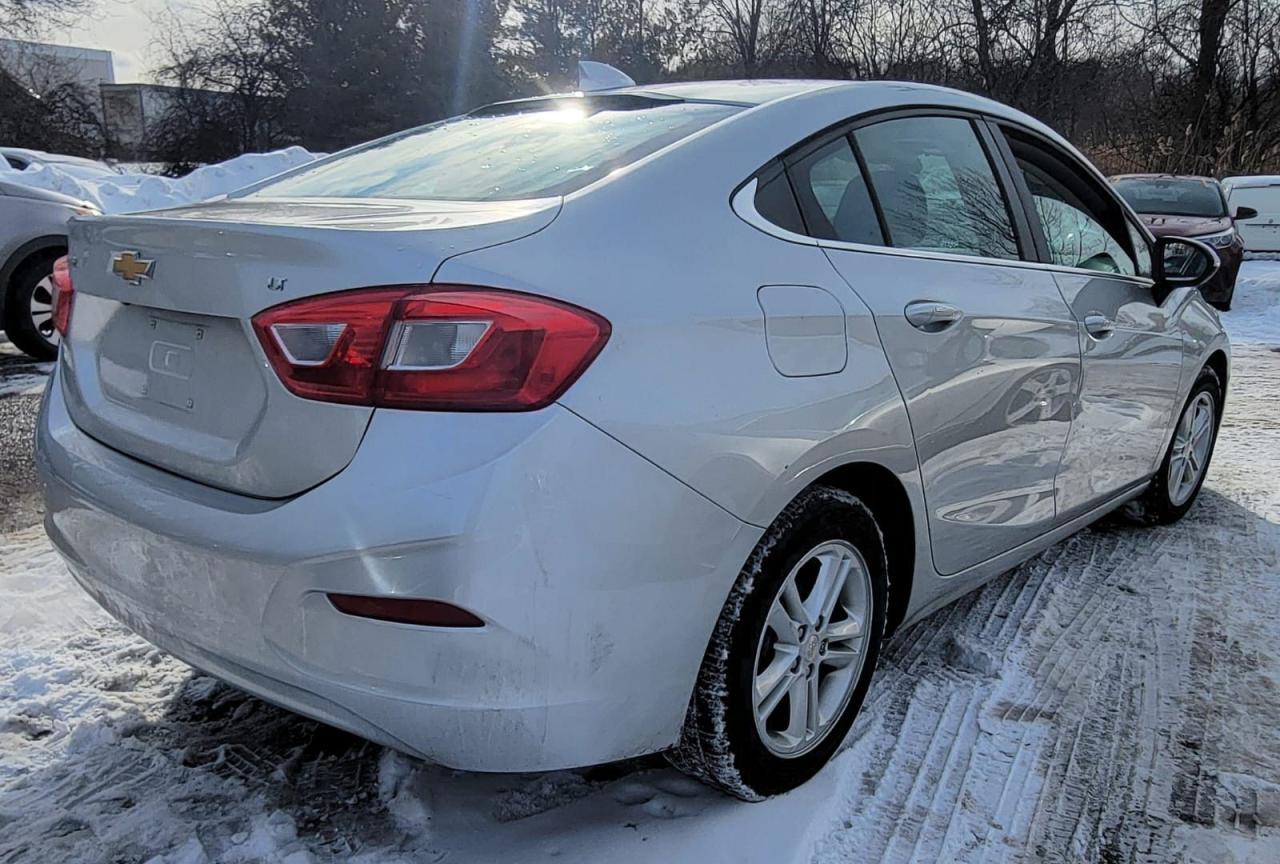 2016 Chevrolet Cruze LT Photo