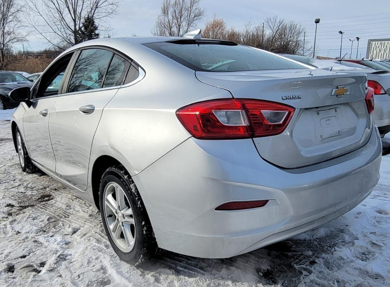 2016 Chevrolet Cruze LT Photo3