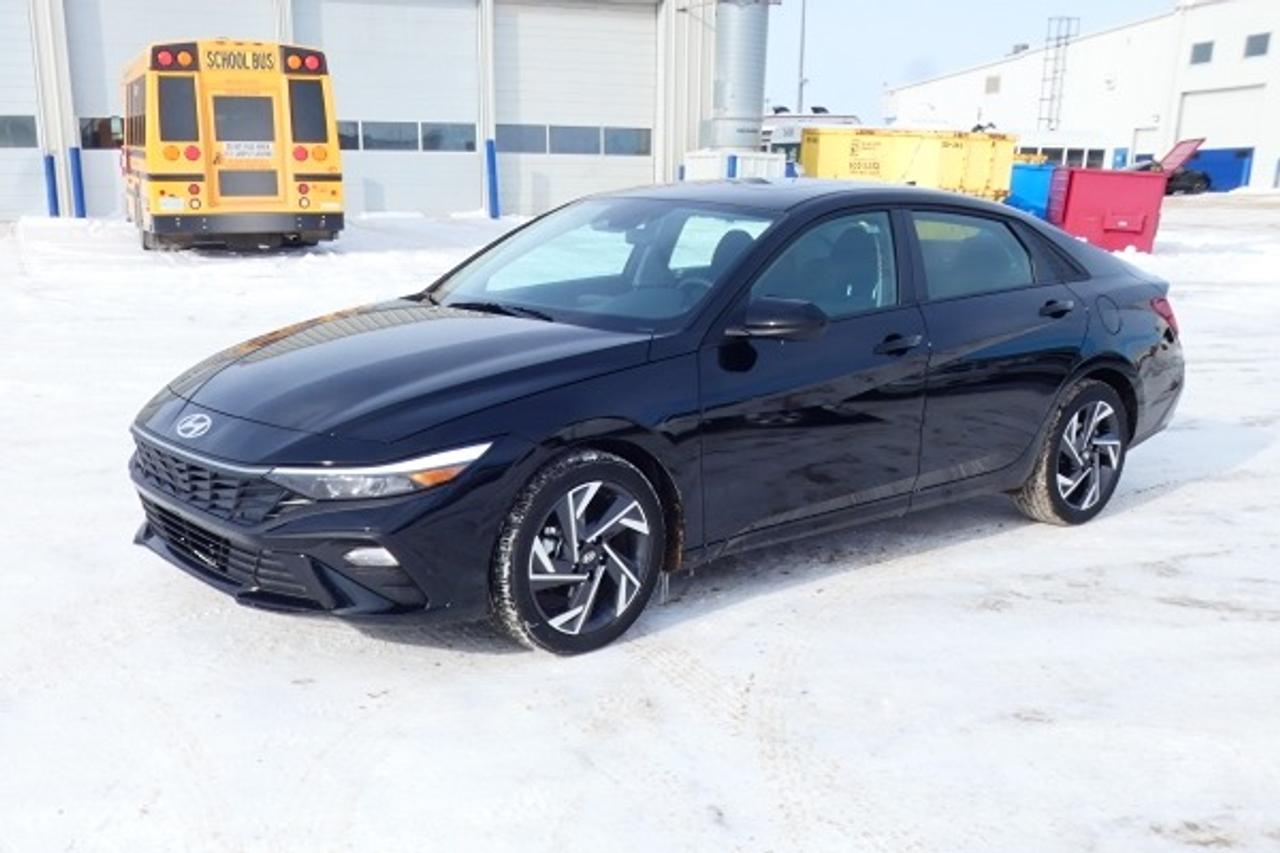 2025 Hyundai Elantra Preferred IVT w/Tech Pkg, Htd cloth, S/R, NAV, BUC - Photo #1