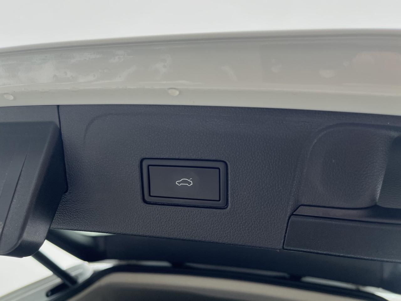 2022 Volkswagen Atlas EXECLINE Premium R-Line~No Accidents!~SAFETY INCLUDED in PRICE~ Photo