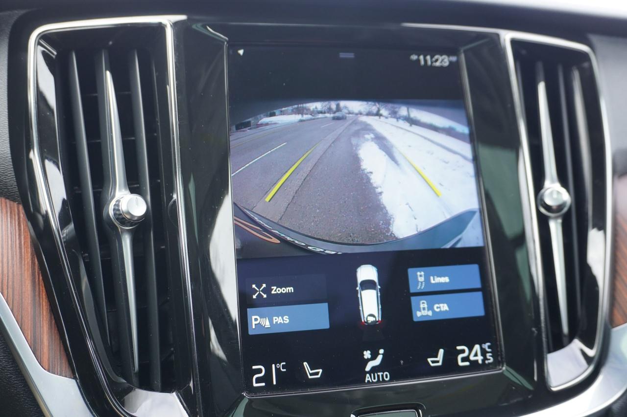 2021 Volvo V60 1 OWNER / NO ACCIDENTS / DEALER SERVICED / Photo