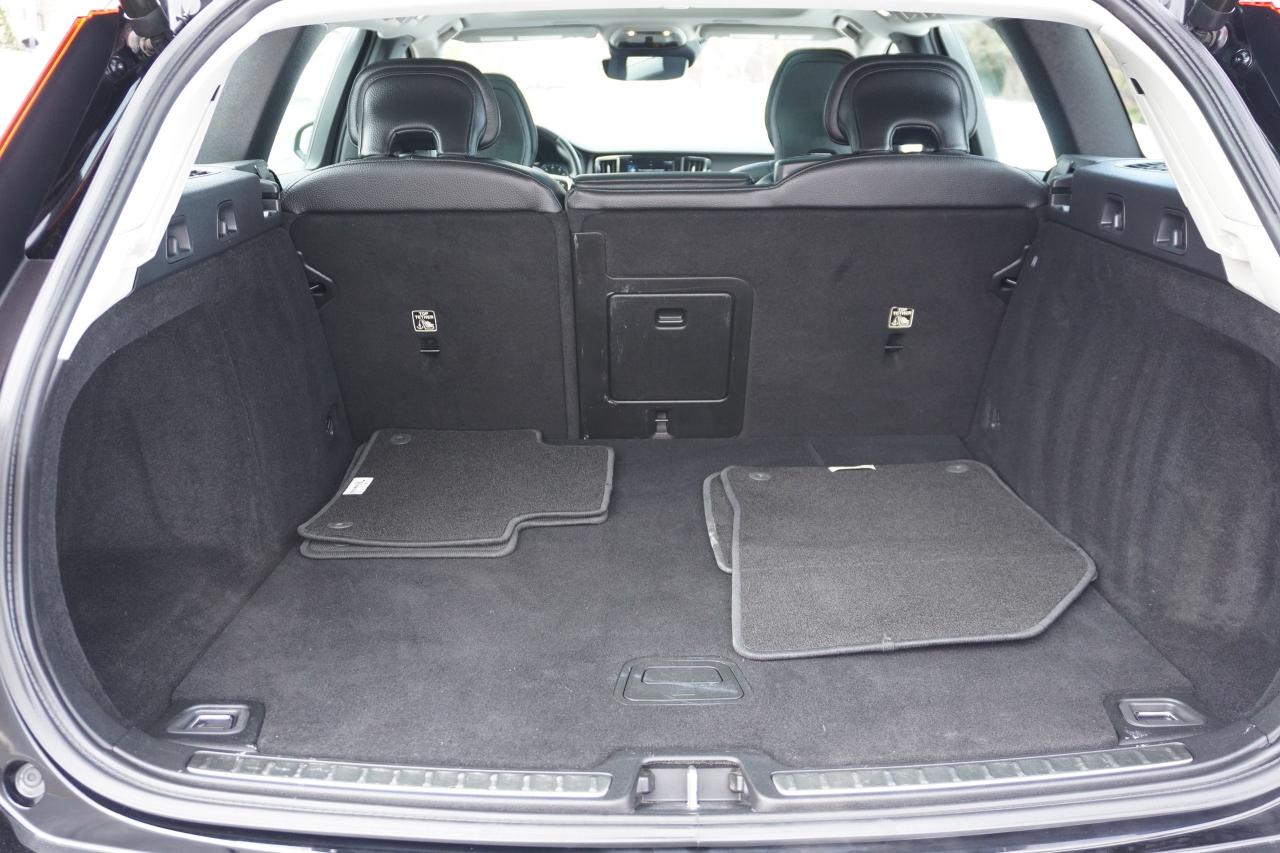 2021 Volvo V60 1 OWNER / NO ACCIDENTS / DEALER SERVICED / Photo