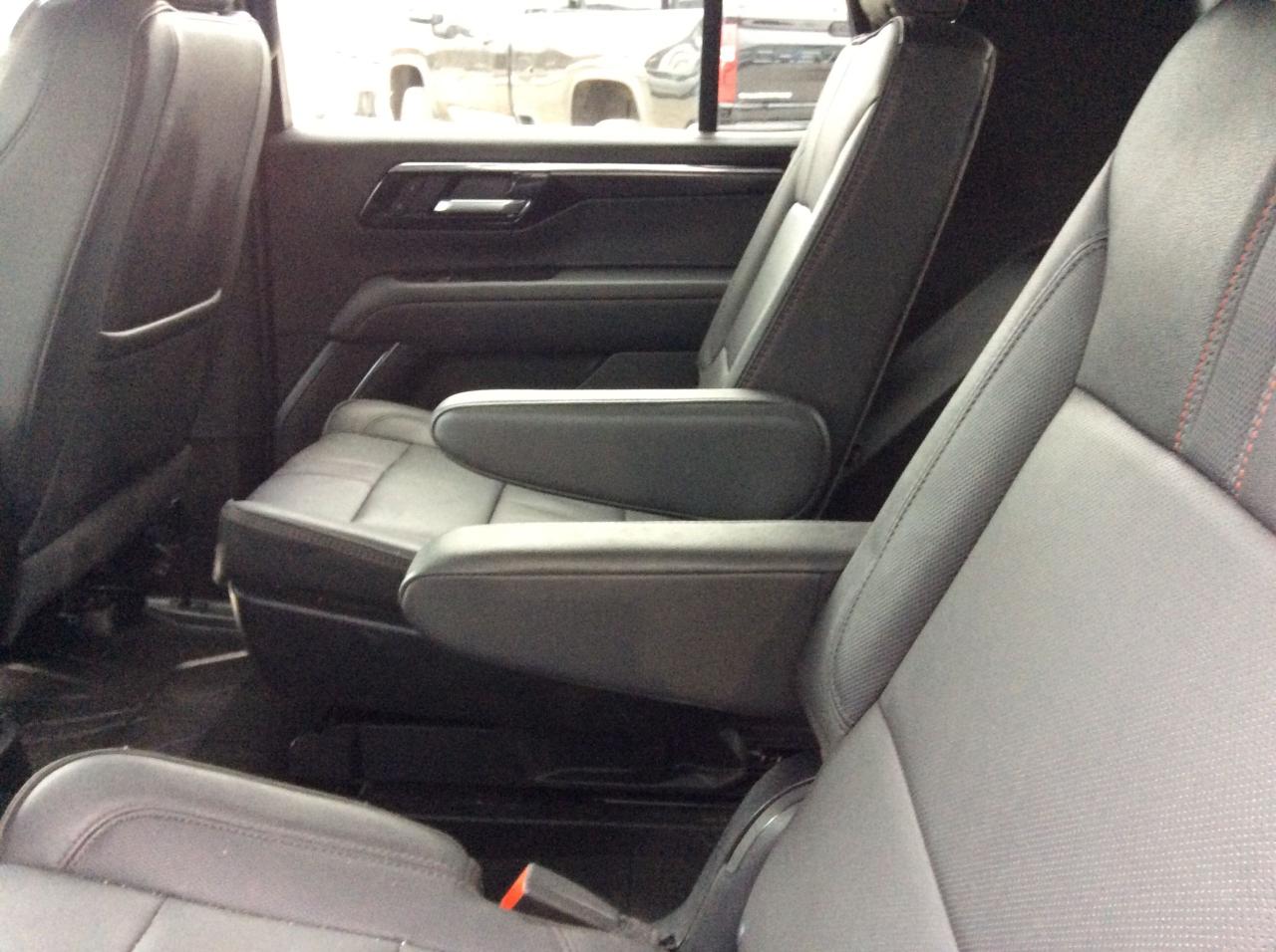 2025 Chevrolet Tahoe RST Photo4