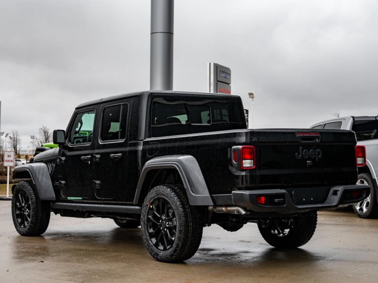 2026 Jeep Gladiator NightHawk Photo