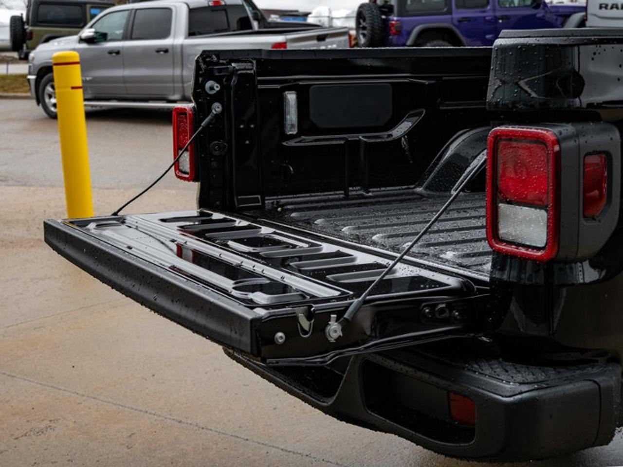 2026 Jeep Gladiator NightHawk Photo