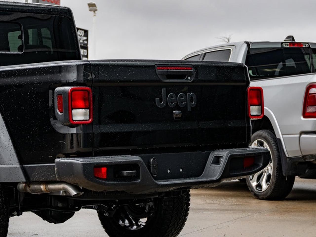 2026 Jeep Gladiator NightHawk Photo