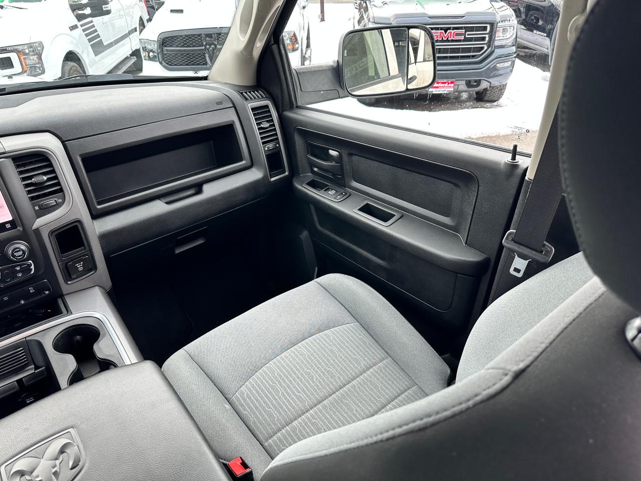 2022 RAM 1500 Classic Express4X4 Crew 5.7L HTD Cloth FM/XM CarPlay RvCam Photo