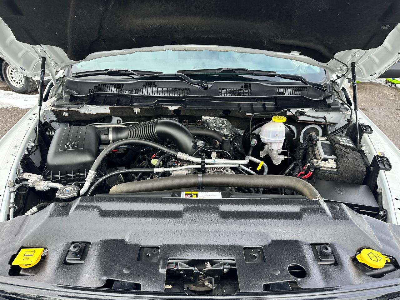 2022 RAM 1500 Classic Express4X4 Crew 5.7L HTD Cloth FM/XM CarPlay RvCam Photo