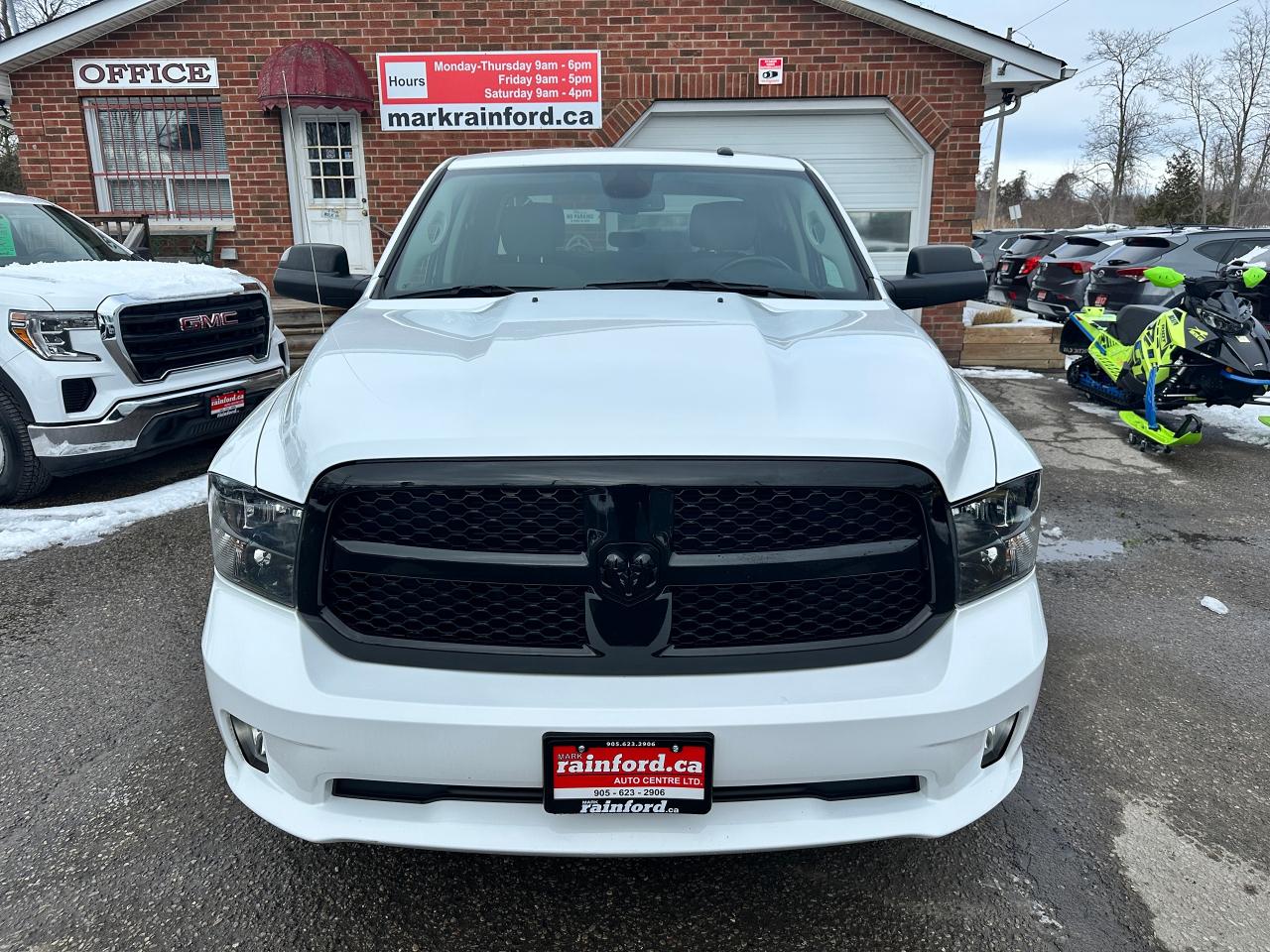 2022 RAM 1500 Classic Express4X4 Crew 5.7L HTD Cloth FM/XM CarPlay RvCam Photo