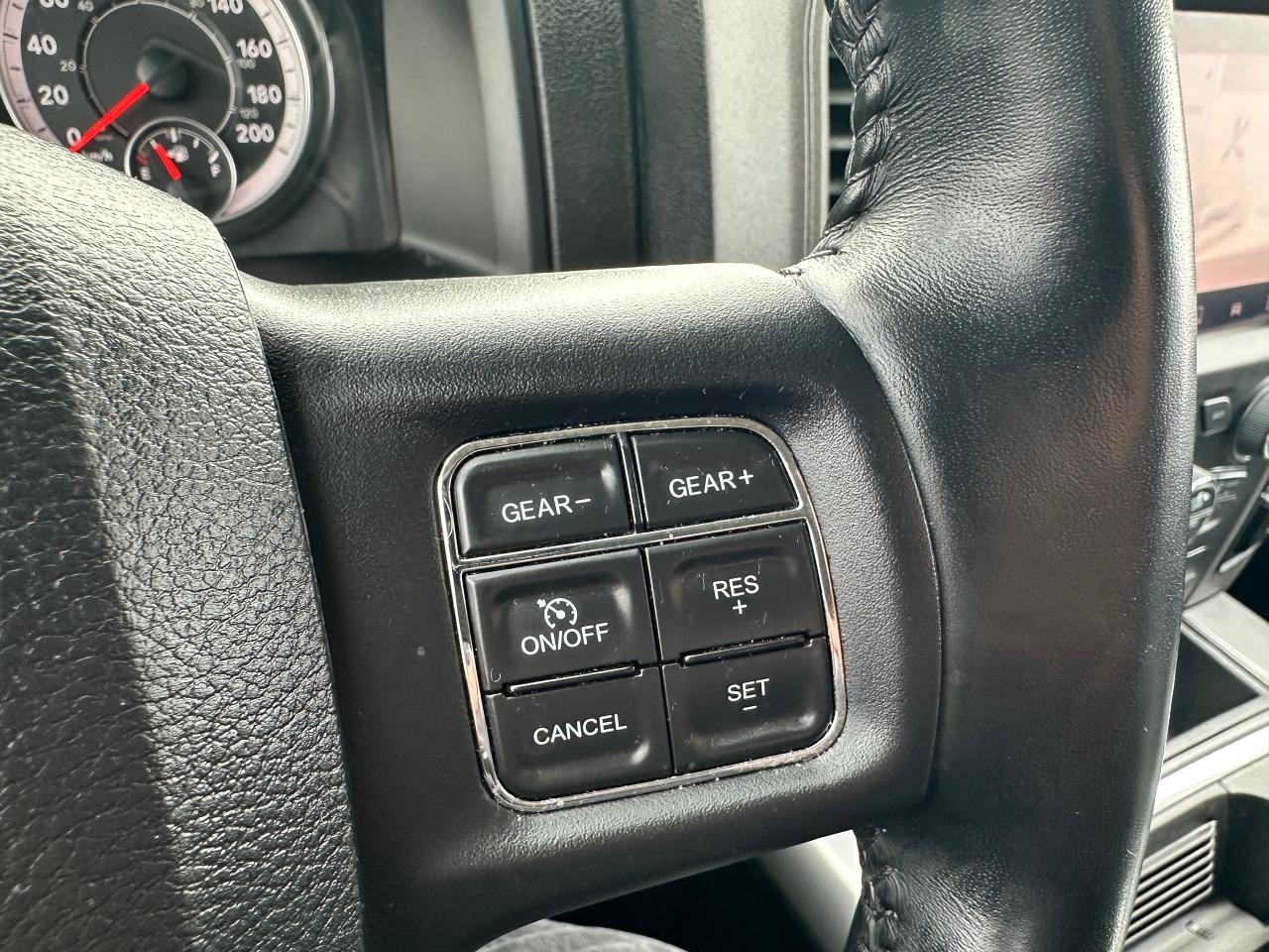 2022 RAM 1500 Classic Express4X4 Crew 5.7L HTD Cloth FM/XM CarPlay RvCam Photo