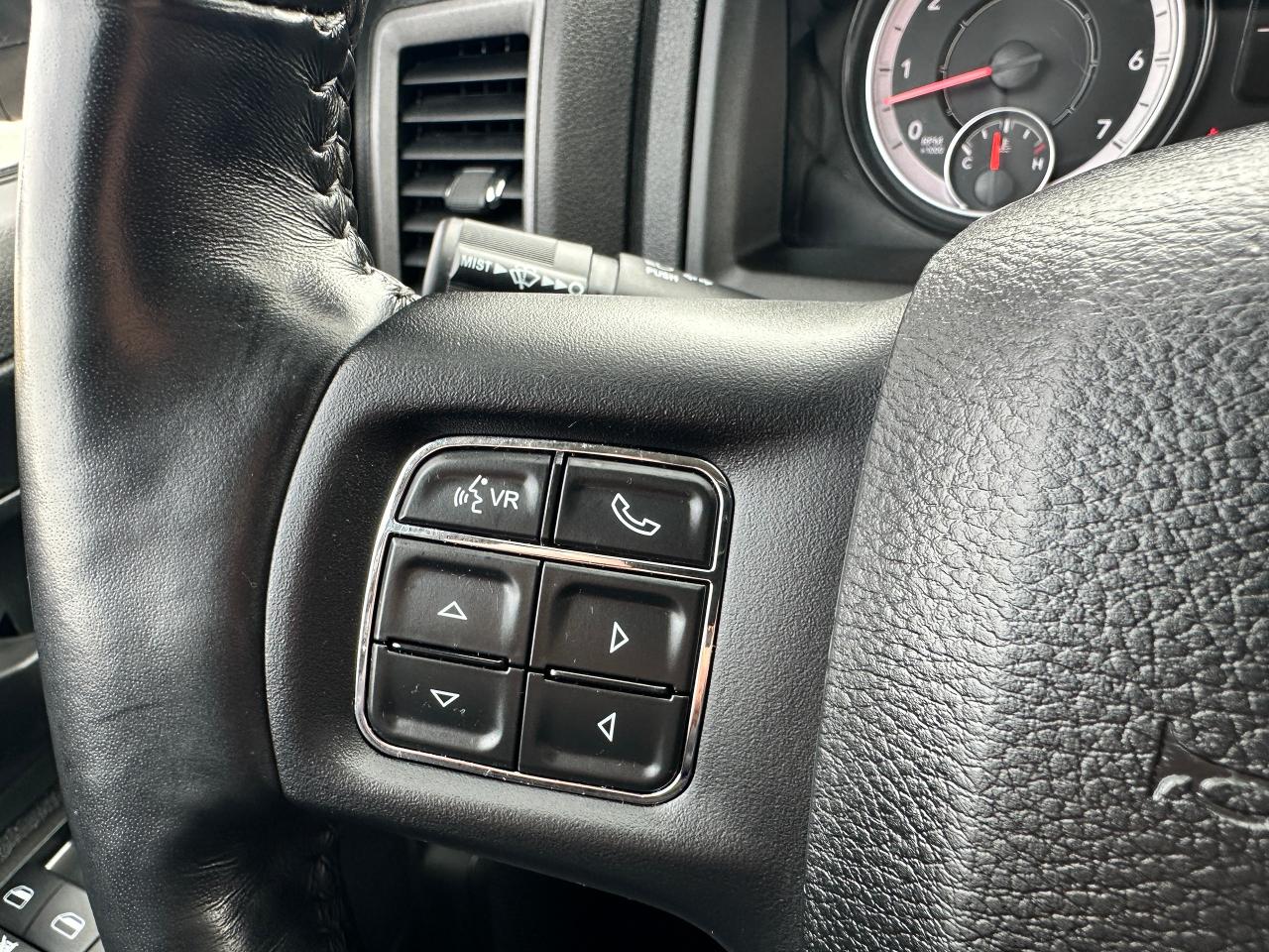 2022 RAM 1500 Classic Express4X4 Crew 5.7L HTD Cloth FM/XM CarPlay RvCam Photo