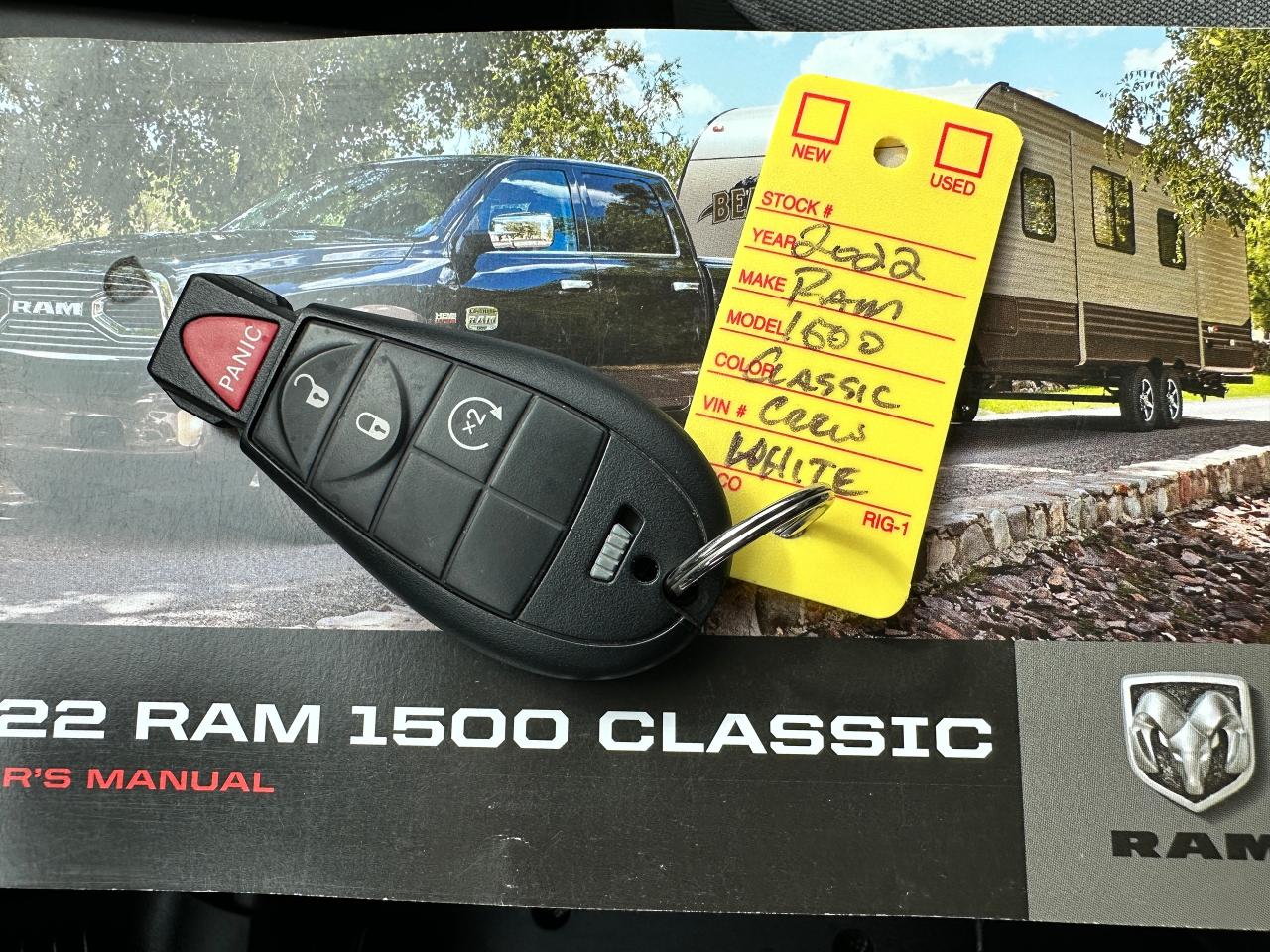 2022 RAM 1500 Classic Express4X4 Crew 5.7L HTD Cloth FM/XM CarPlay RvCam Photo