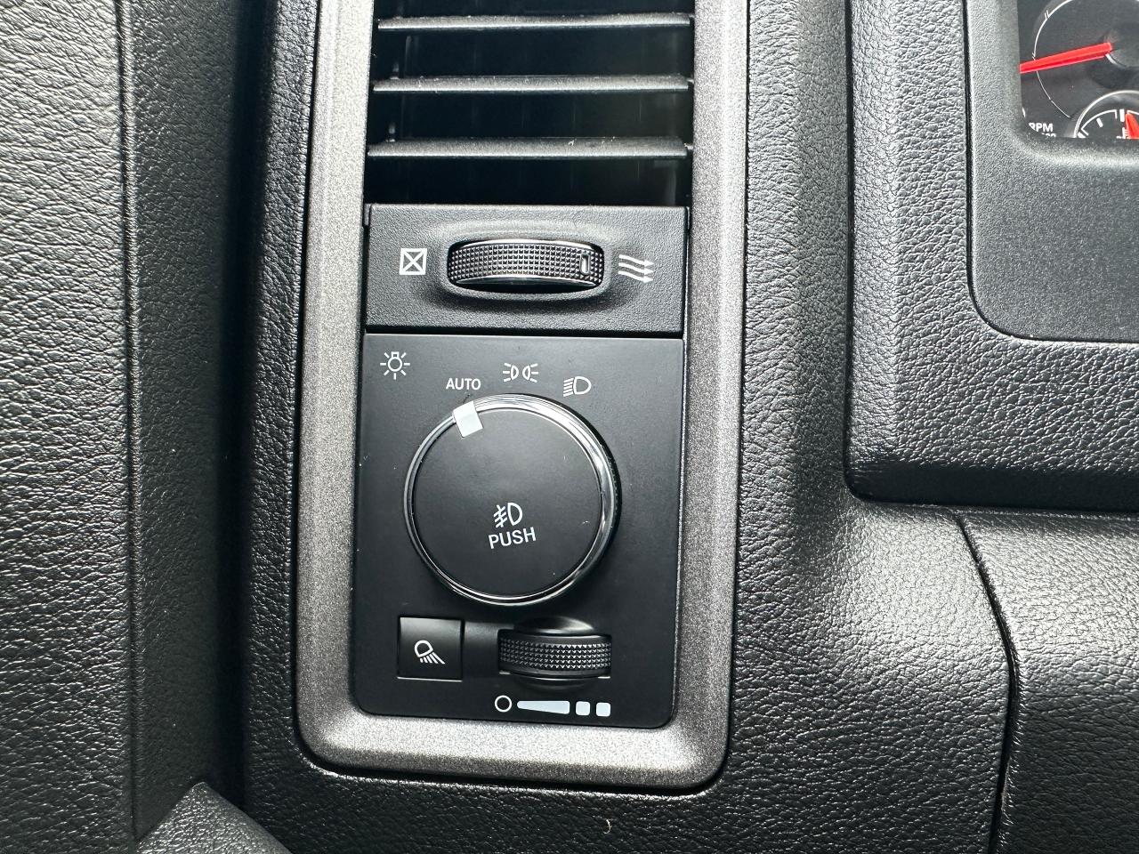 2022 RAM 1500 Classic Express4X4 Crew 5.7L HTD Cloth FM/XM CarPlay RvCam Photo