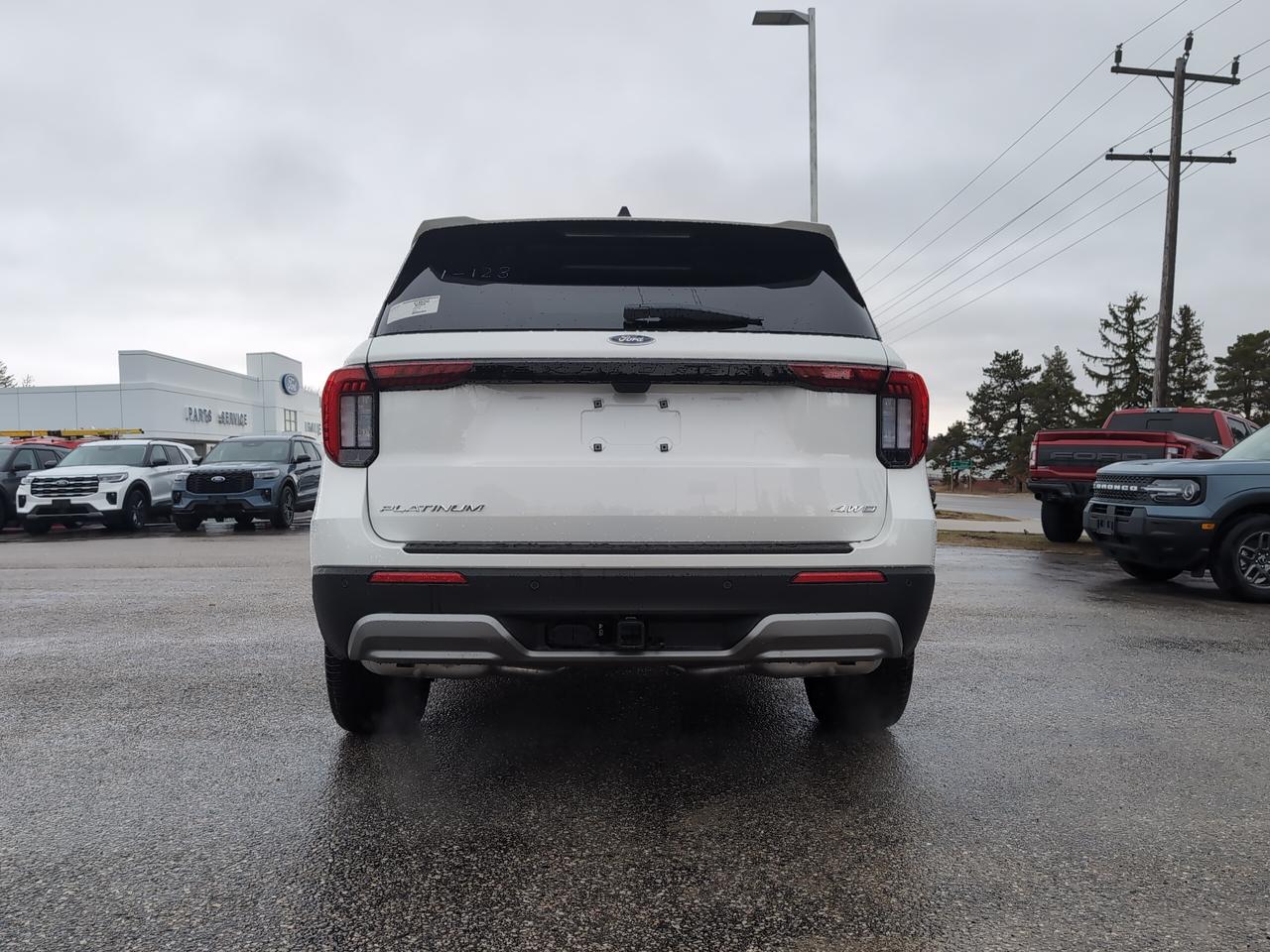 2026 Ford Explorer Platinum 4WD Photo4