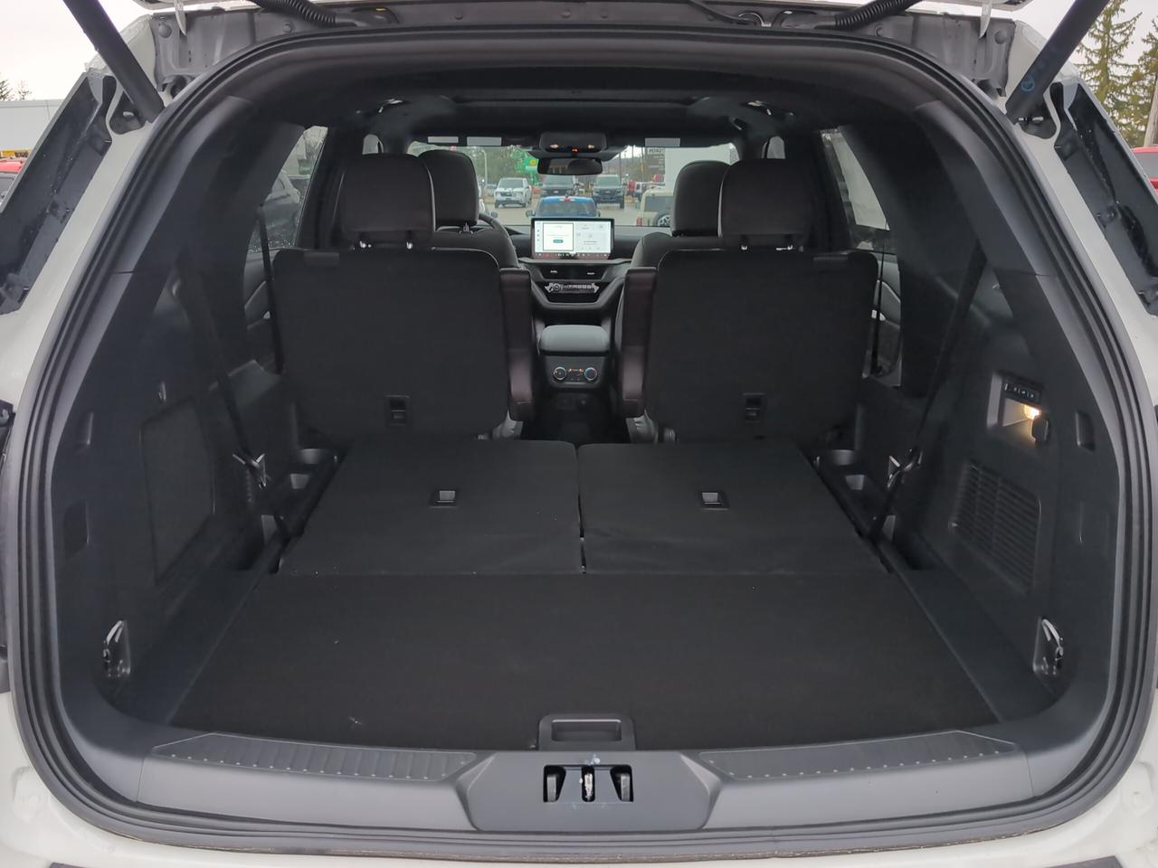 2026 Ford Explorer Platinum 4WD Photo