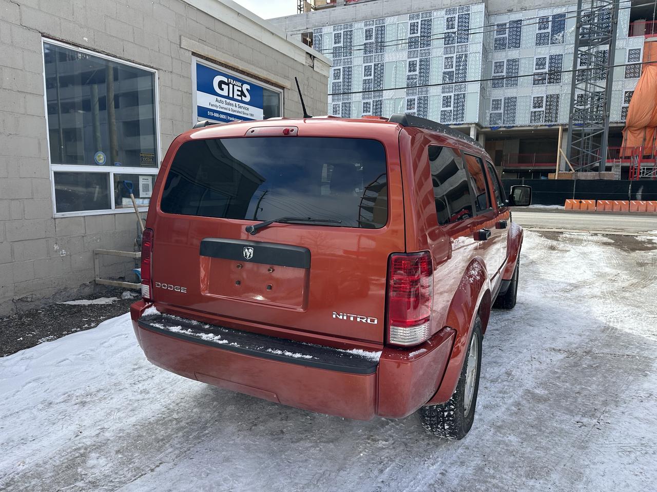2009 Dodge Nitro SXT Photo3