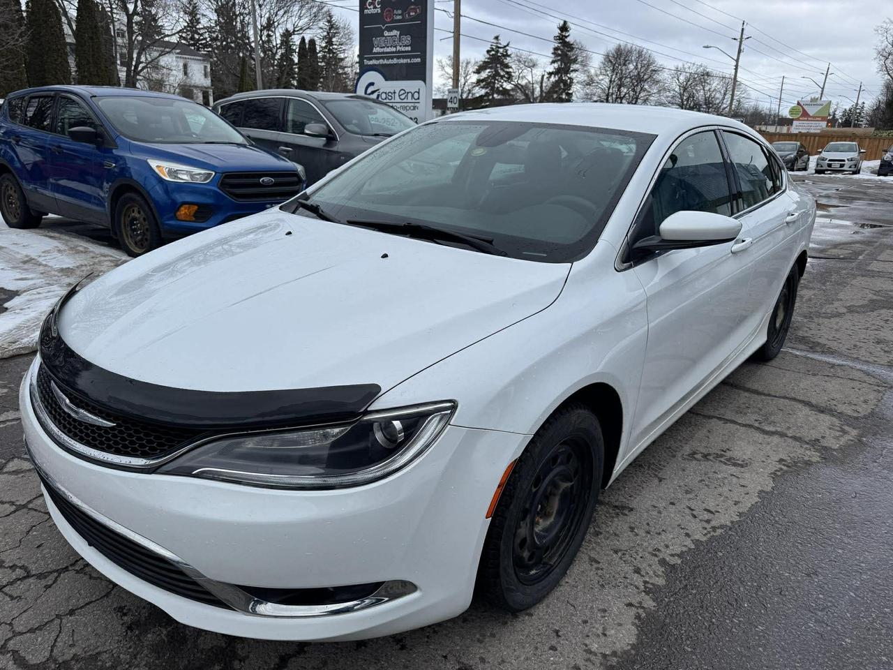 2015 Chrysler 200 4dr Sdn Limited FWD Photo2