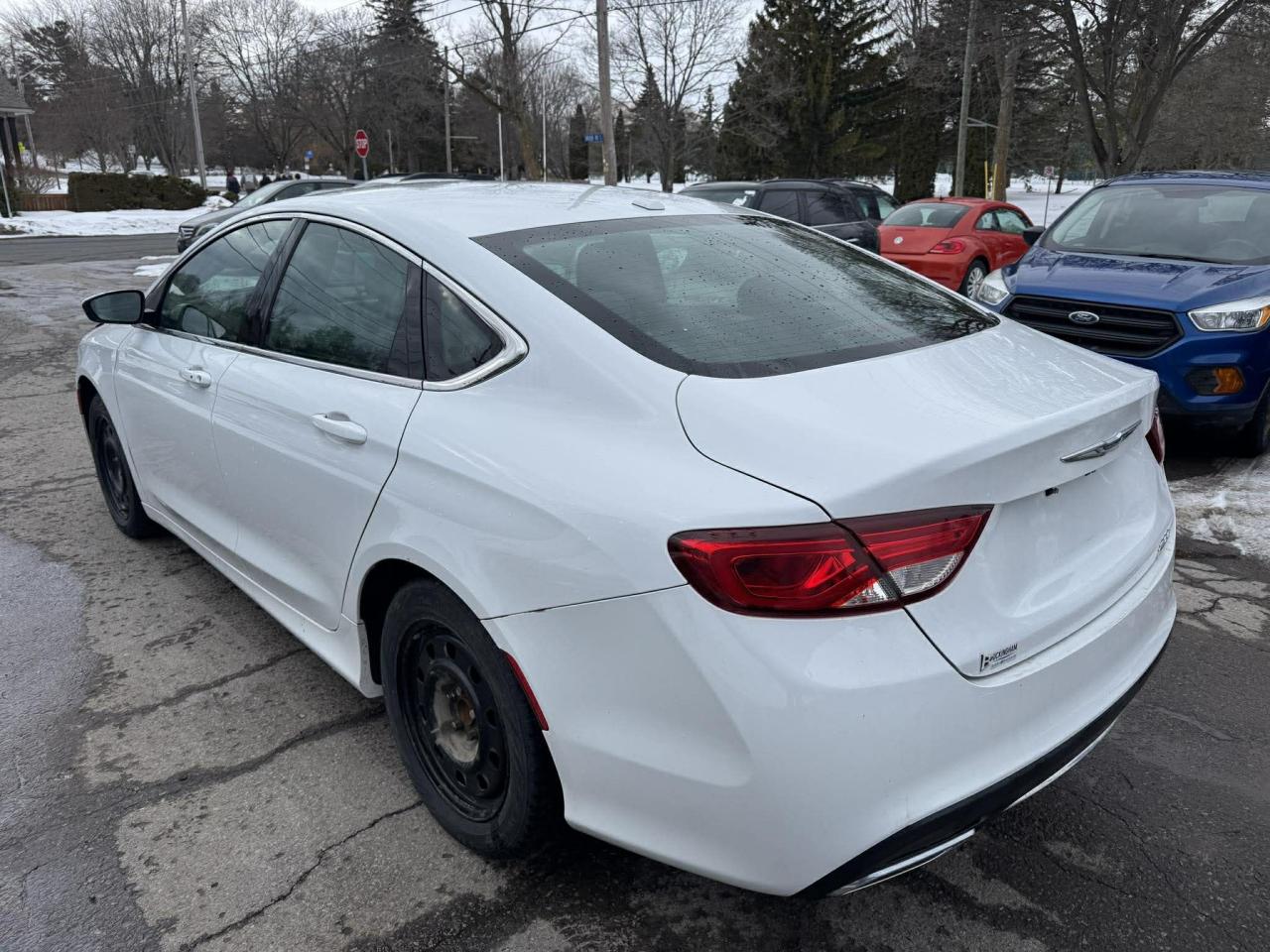 2015 Chrysler 200 4dr Sdn Limited FWD - Photo #5