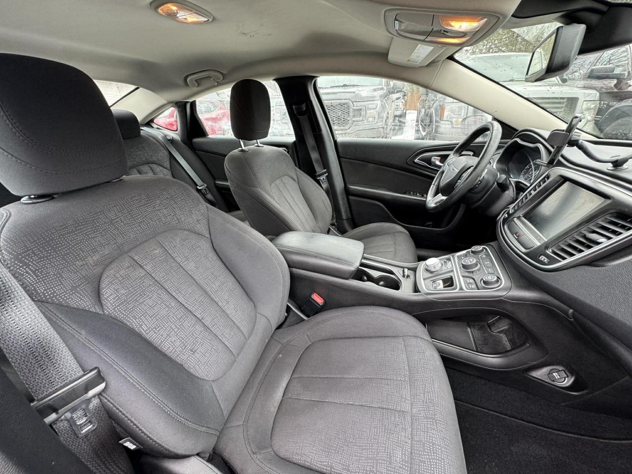 2015 Chrysler 200 4dr Sdn Limited FWD - Photo #10
