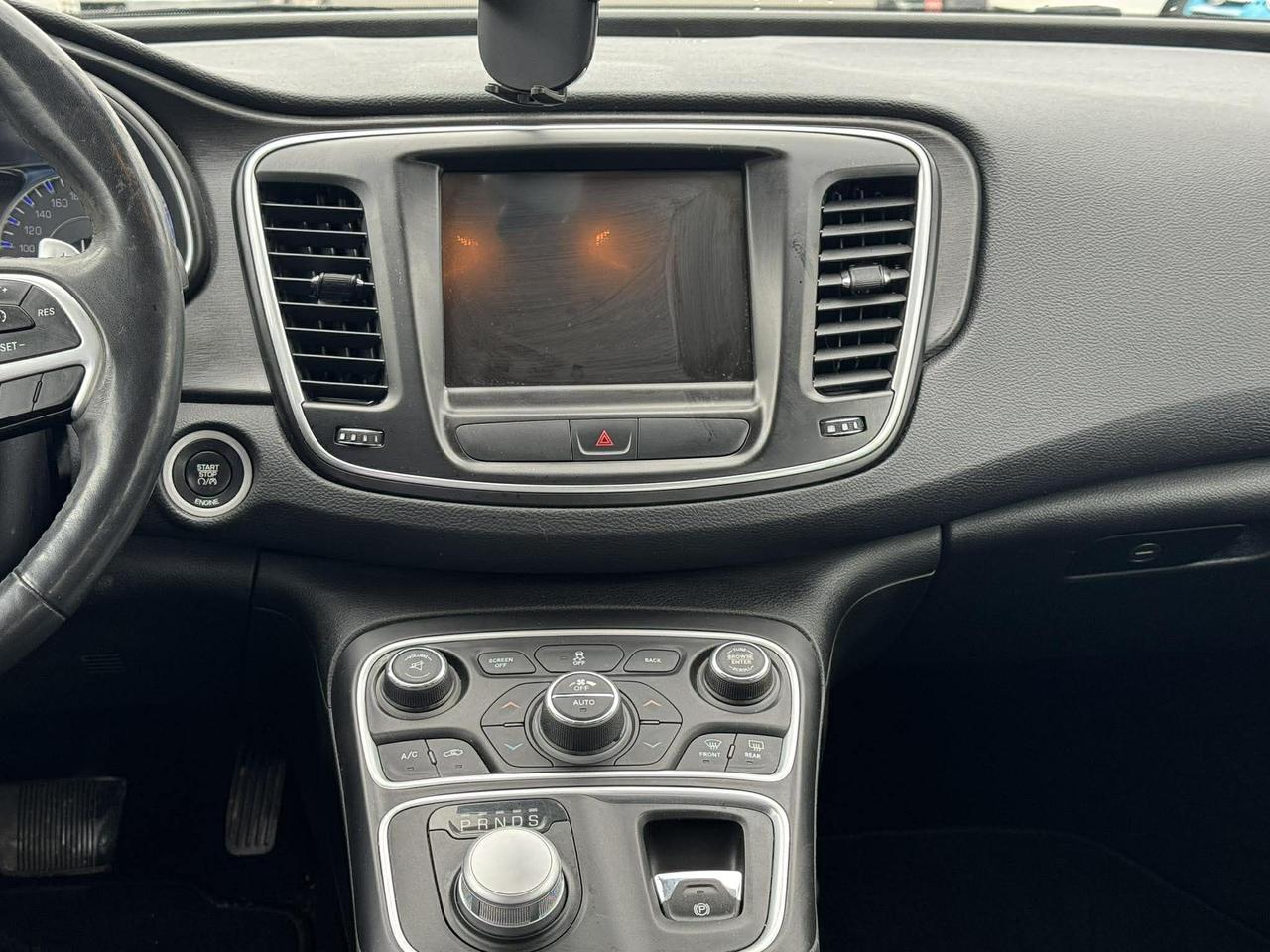 2015 Chrysler 200 4dr Sdn Limited FWD - Photo #15