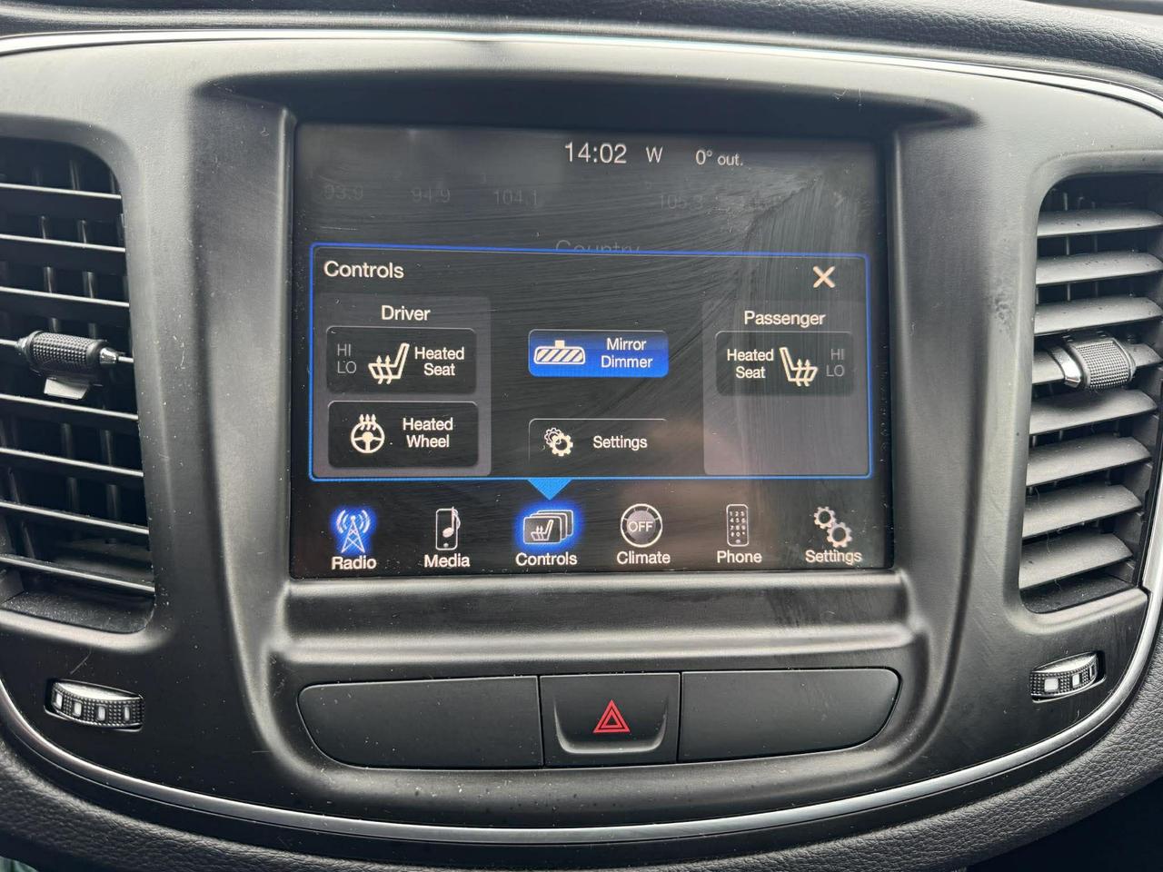 2015 Chrysler 200 4dr Sdn Limited FWD - Photo #18