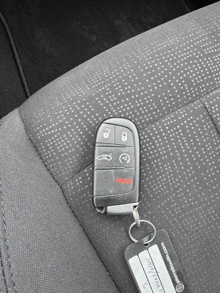 2015 Chrysler 200 4dr Sdn Limited FWD - Photo #22