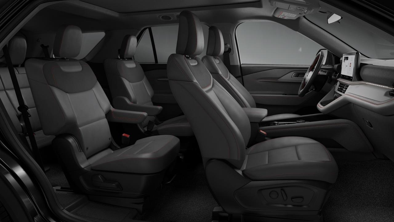 2026 Ford Explorer Active 4WD Photo