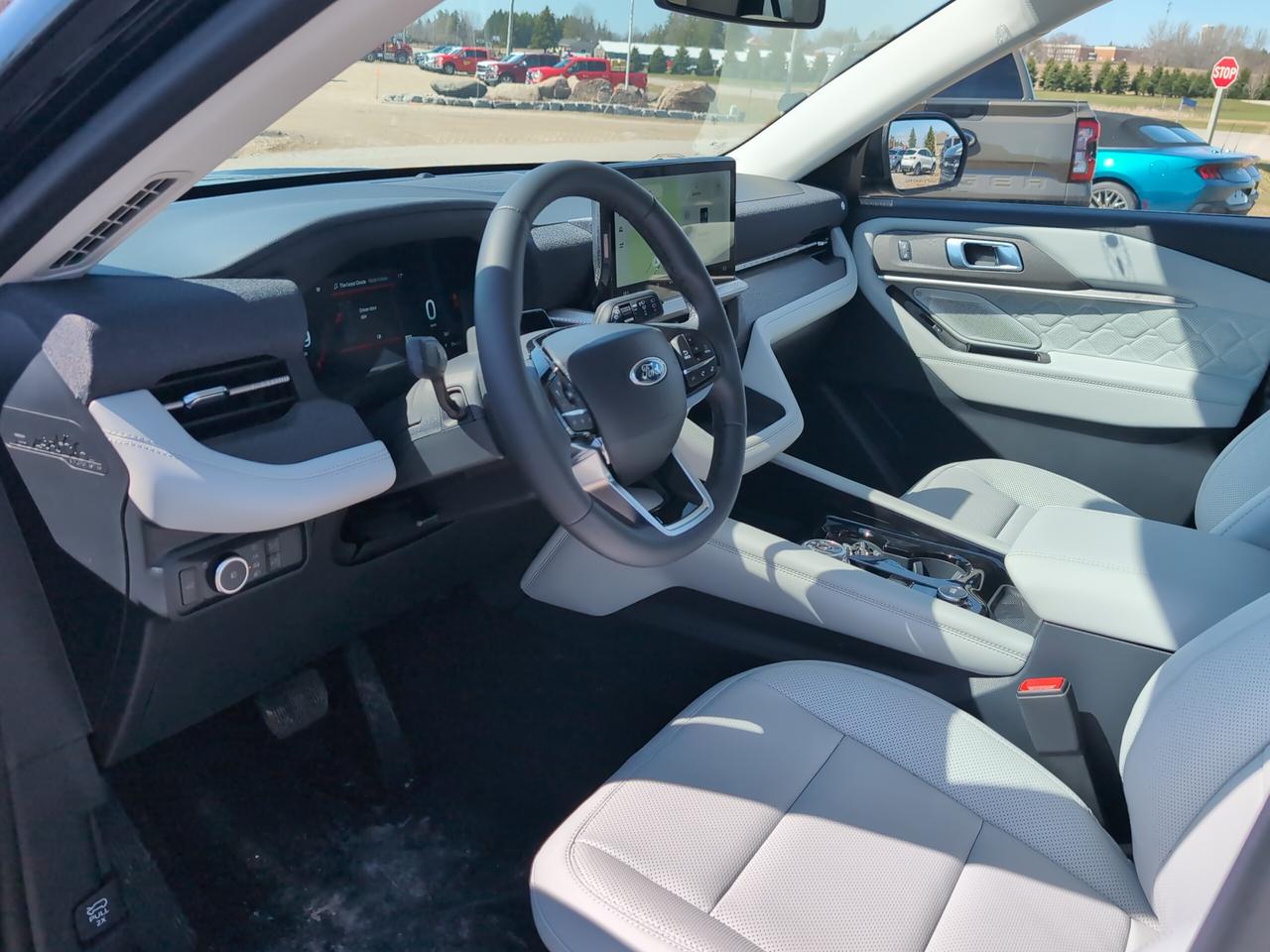 2026 Ford Explorer Platinum 4WD Photo