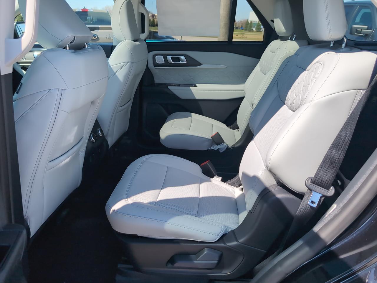 2026 Ford Explorer Platinum 4WD Photo