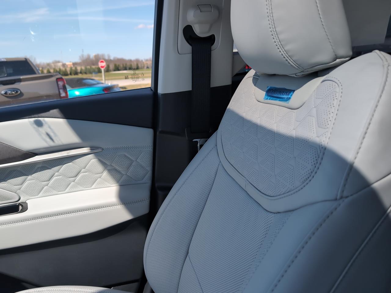 2026 Ford Explorer Platinum 4WD Photo