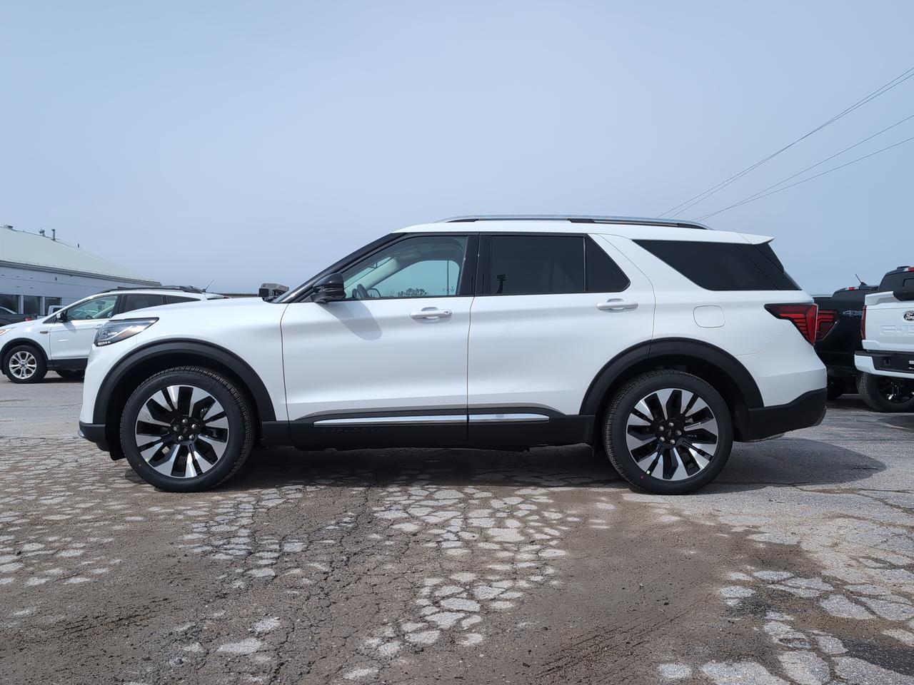 2026 Ford Explorer Platinum 4WD Photo2