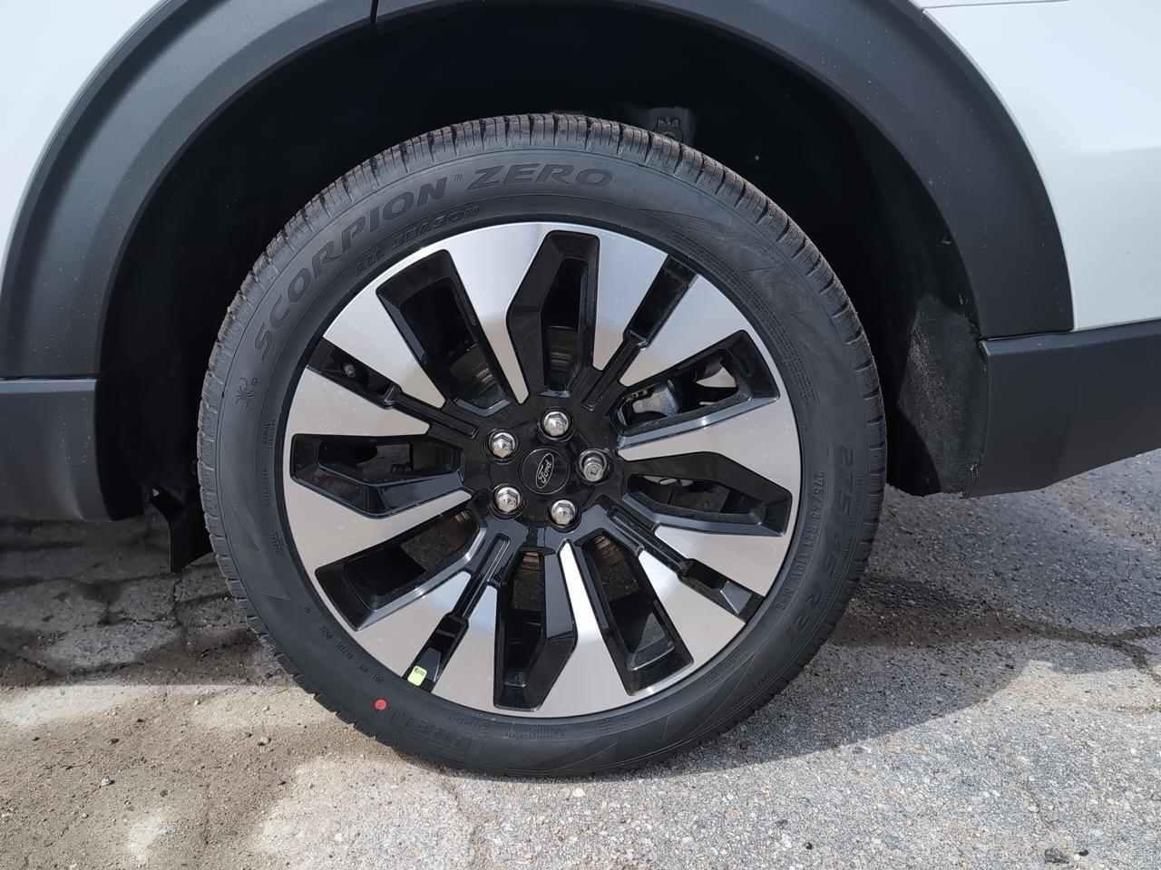 2026 Ford Explorer Platinum 4WD Photo