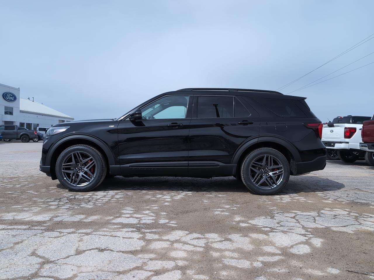 2026 Ford Explorer ST-Line 4WD Photo2